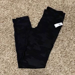 NWT Old navy active high rise camo leggings size medium